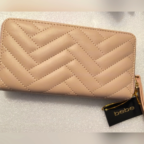NWT Bebe Blush Pink  Quilted Zip Around  Women's Wallet SMOKE FREE HOME - Picture 2 of 6